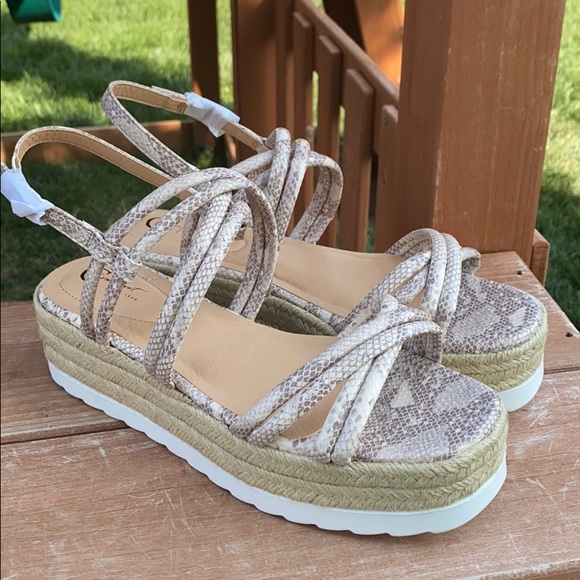 Snakeskin Strap Flatform Sandals - Picture 5 of 8